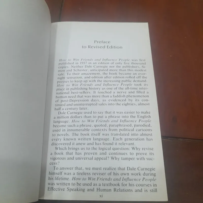 DALE CARNEGIE - How to Win Friends & Influence People 705359
