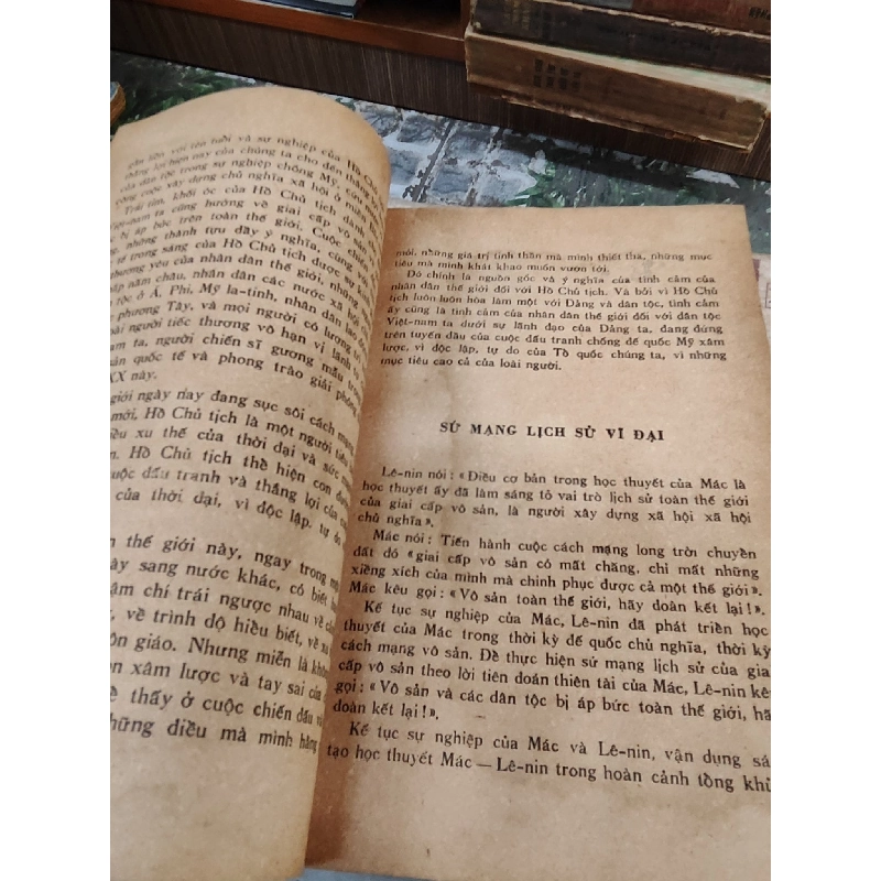 Về lịch sử cách mạng Việt Nam ( tập trích ) 1019272