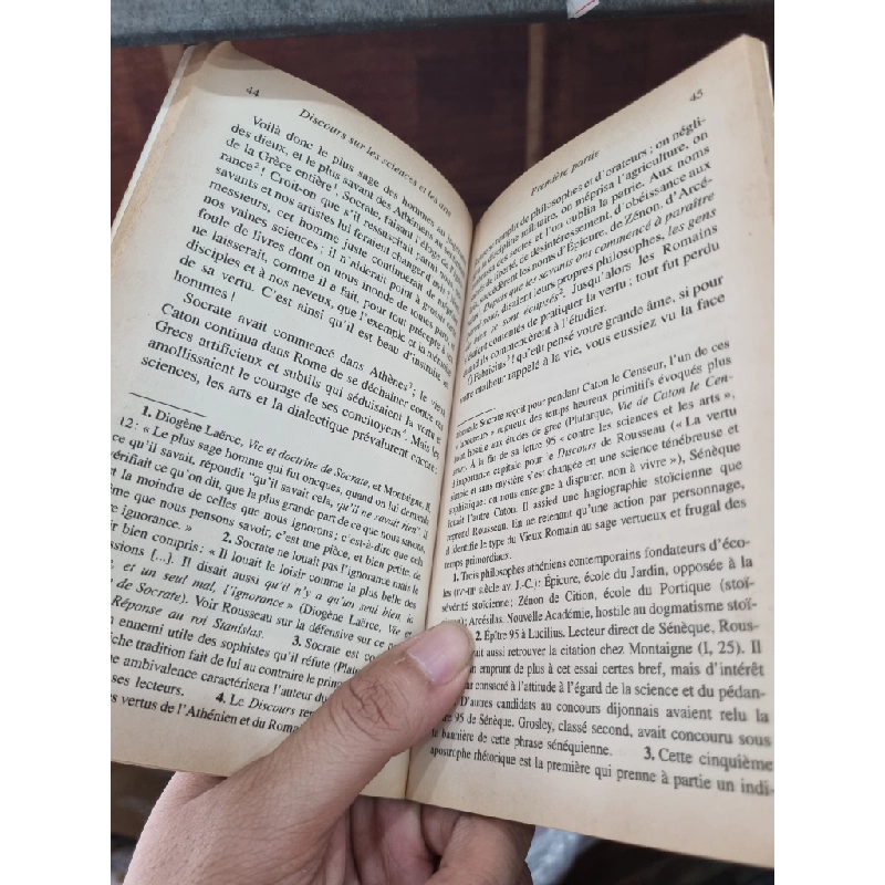 DISCOURS SUR LES SCIENCES ET LES ARTS - Rousseau 147689
