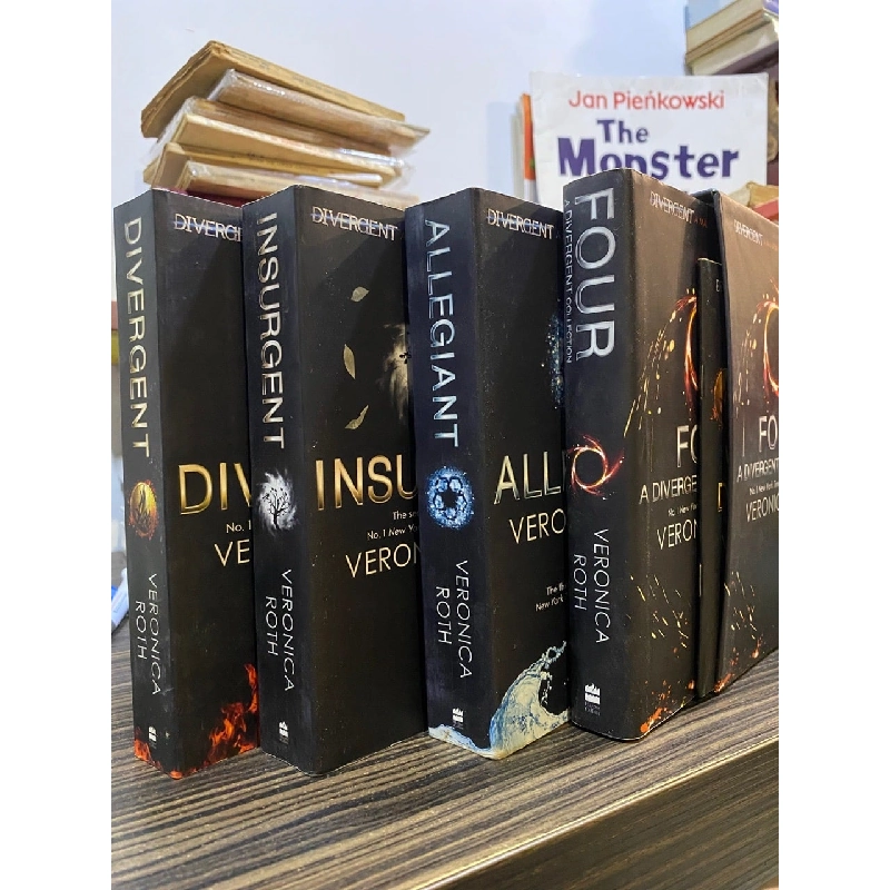 The Divergent Series - Veronica Roth 786871