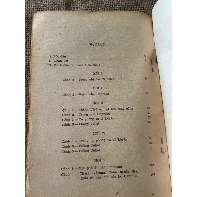 Romeo and Juliet - William Shakespeare- Song ngữ Anh Việt 796449