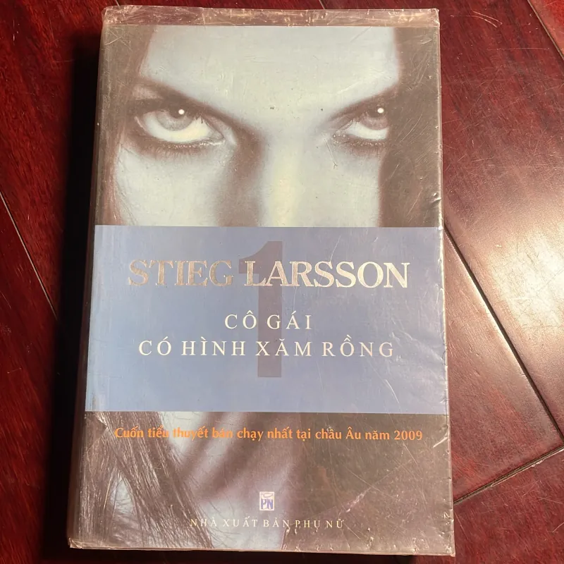 CÔ GÁI CÓ HÌNH XĂM RỒNG - Stieg Larsson - tiểu thuyết bán chạy nhất châu Âu 2009  1039622