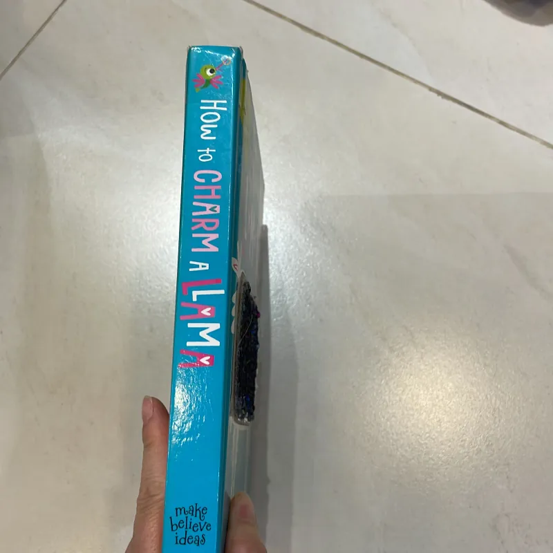 NGOẠI VĂN tiếng anh trẻ em bìa cứng : How to charm a LLAMA - with two-way sequins!  1027554