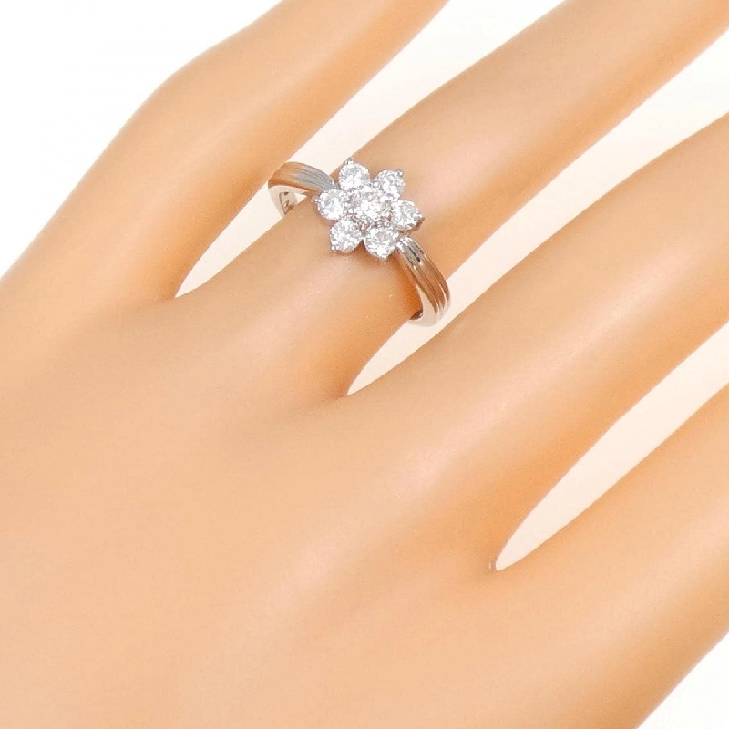 Nhẫn kim cương PT Flower 0.50CT 672358