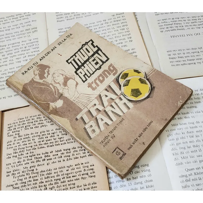 Tiểu thuyết hình sự tội phạm: Thuốc phiện trong trái banh 703964