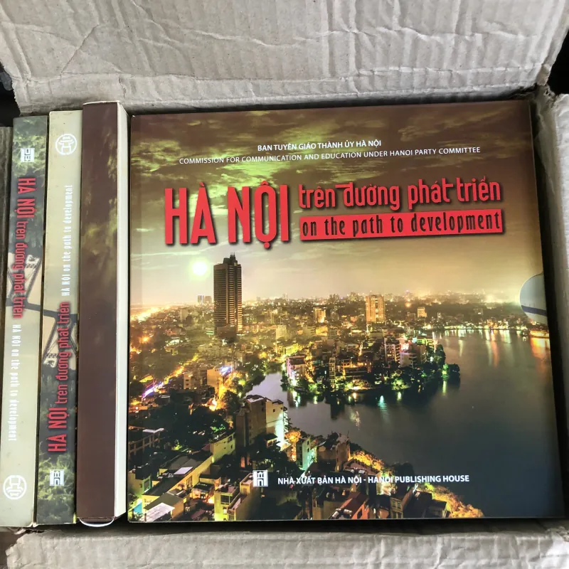 Hà Nội trên đường phát triển – Hà Nội on the Path to Development 597484