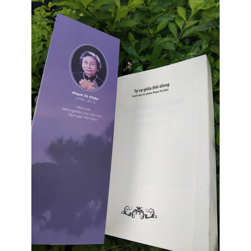 Tự sự giữa đôi dòng - Tuyển tập tác phẩm PGS TS Phạm Tú Châu  997349