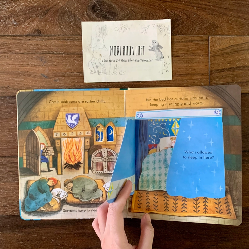 Sách ngoại văn The Castle - Peep inside, New, Board Book 483037