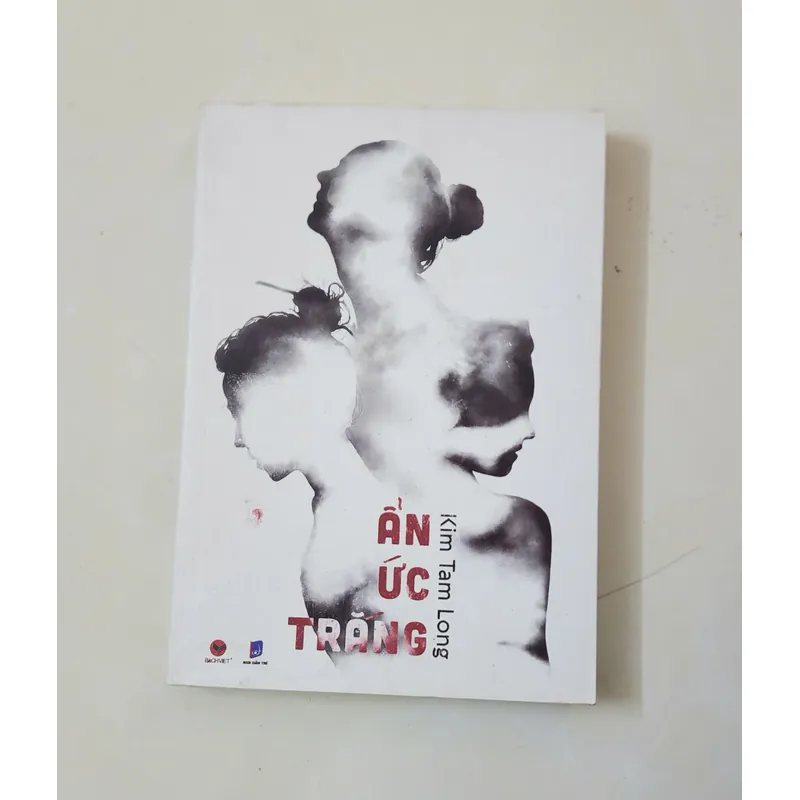 Tiểu thuyết ẨN ỨC TRẮNG - Kim Tam Long 739470