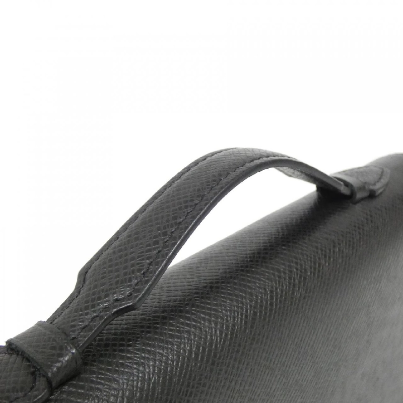 Ví Louis Vuitton Taiga Zippy XL M44275 621359