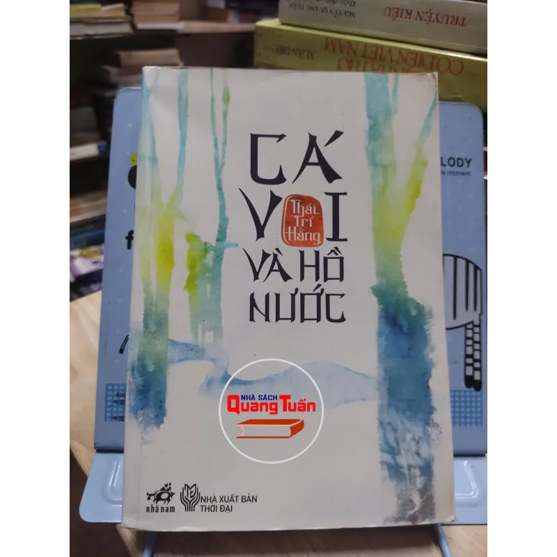 sách: Cá Voi và hồ nước -  Thái Trí Hằng (A1) 571991