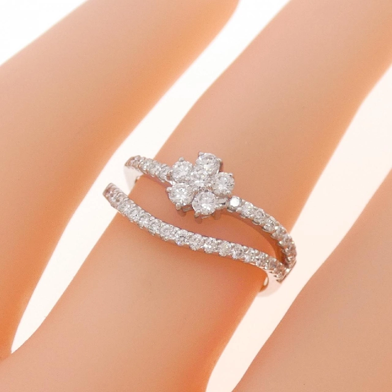 Nhẫn kim cương hoa K18WG 0.40CT 670675