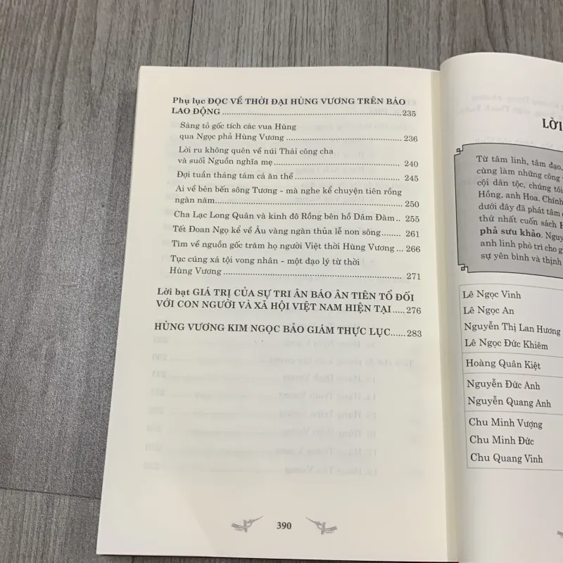 Hùng vương thánh tổ ngọc phả. Có chữ ký tặng. 10a4 1027878