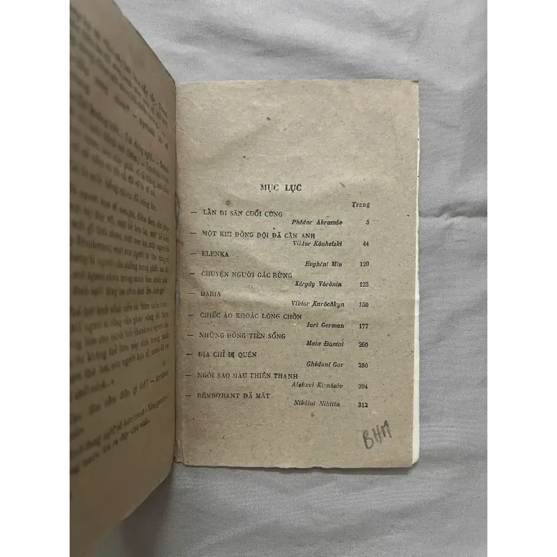 CHIẾC ÁO KHOÁC LÔNG CHỒN - Tập truyện ngắn Léningrat 992564