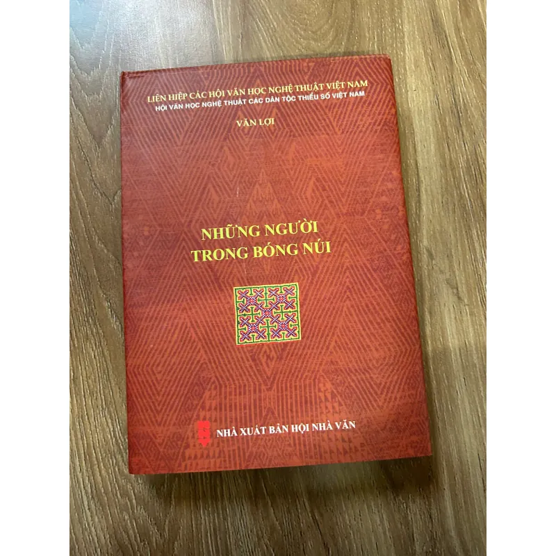 Những Người Trong Bóng Núi - Văn Lợi 762573