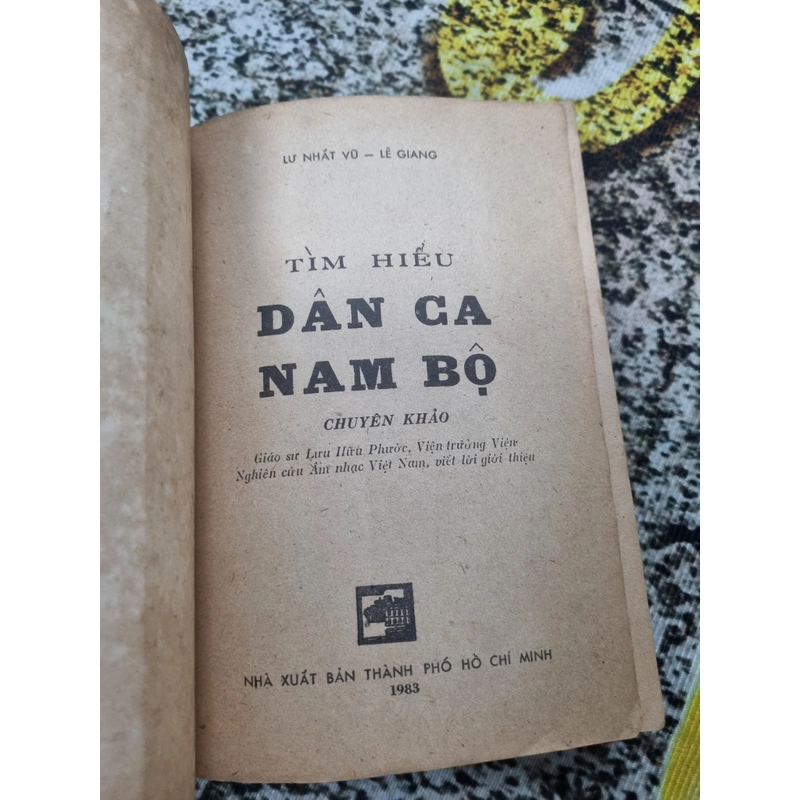Tìm hiểu dân ca Nam Bộ _ Lư Nhất Vũ, Lê Giang_ 520 trang 360045