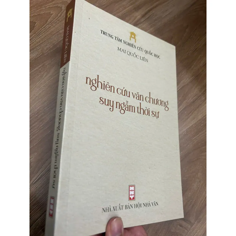 Nghiên cứu văn chương suy ngẫm thời sự - Mai Quốc Liên 692679