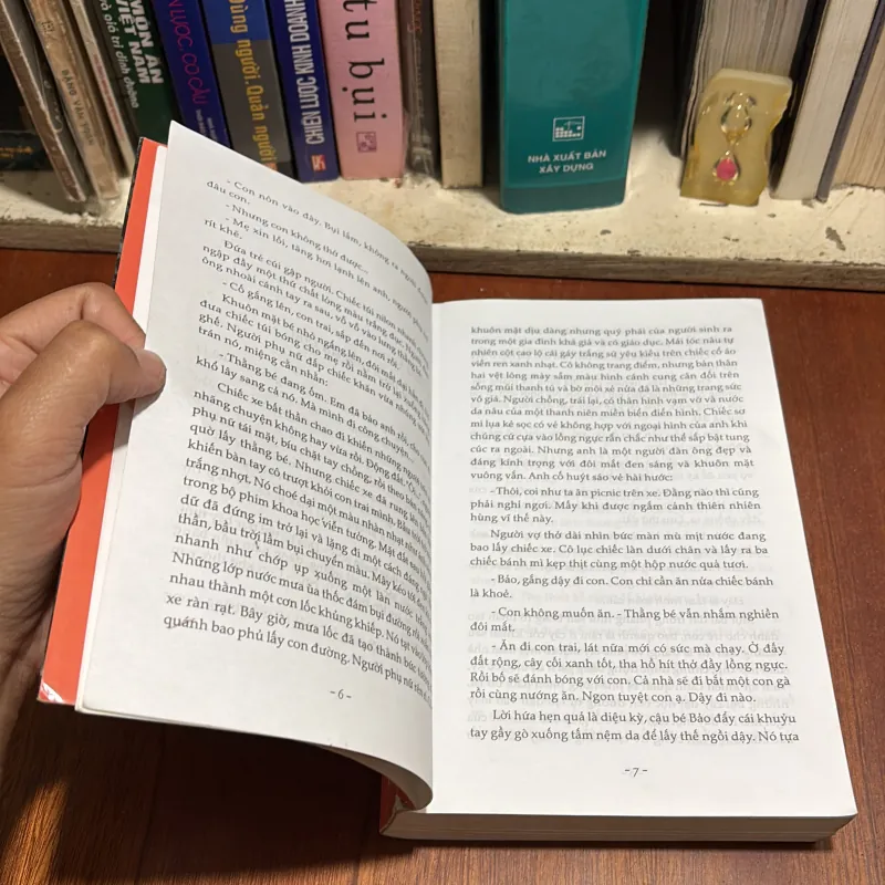 [Ruột Sách Có Gạch Và Note Bằng Bút Chì] - Tiểu Thuyết, Trinh Thám, Kinh Dị: Trại Hoa Đỏ 927231