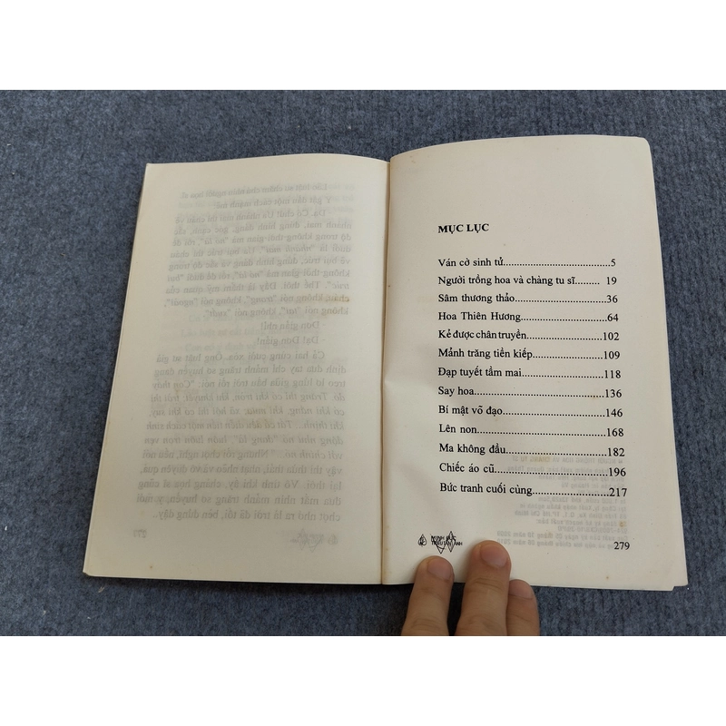 NGƯỜI TRỒNG HOA VÀ CHÀNG TU SĨ 494924