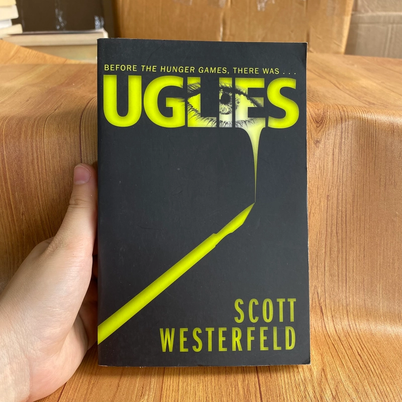 (Tiếng Anh) Uglies - by Scott Westerfeld - Lion Bookstore Sách ngoại văn cũ 469443