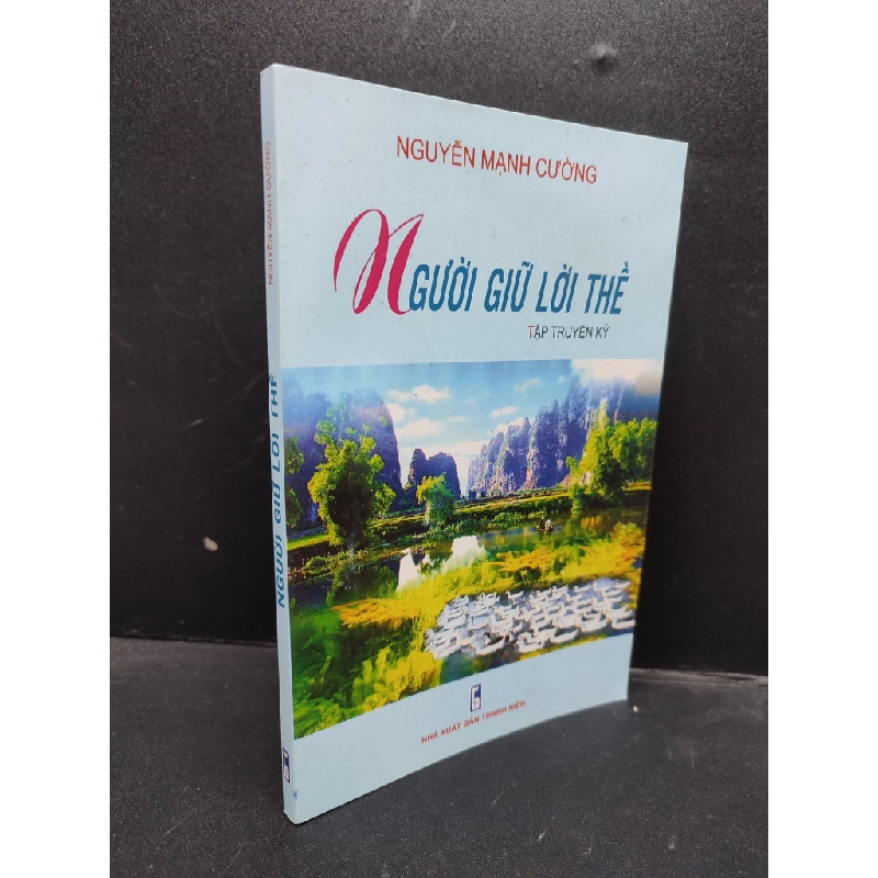 Người Giữ Lời Thề Nguyễn Mạnh Cường 2022 độ mới 80% ố vàng có chữ ký tác giả HCM1303 Tập Truyện Ký, văn học 78709