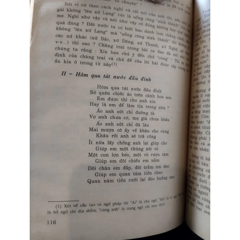 Sách Bình giảng ca dao của tác giả Hoàng Tiến Tựu là  958442