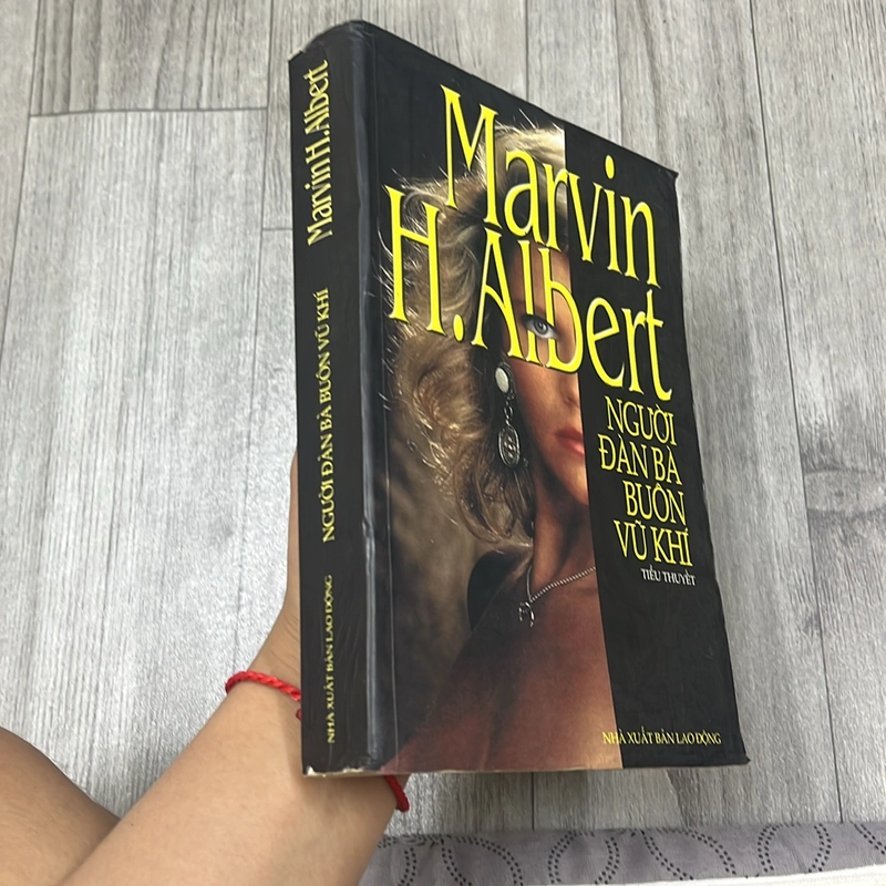 Người đàn bà buôn vũ khí. 2a1 521730