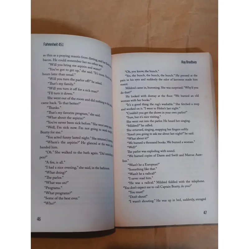 Fahrenheit 451 - Ray Bradbury 1025170