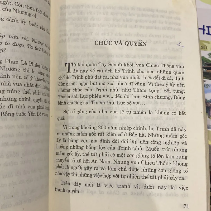 CUỘC ĐỜI TRÔI NỔI VÀ ĐAU THƯƠNG CỦA VUA LÊ CHIÊU THỐNG (XB 2001) 995733