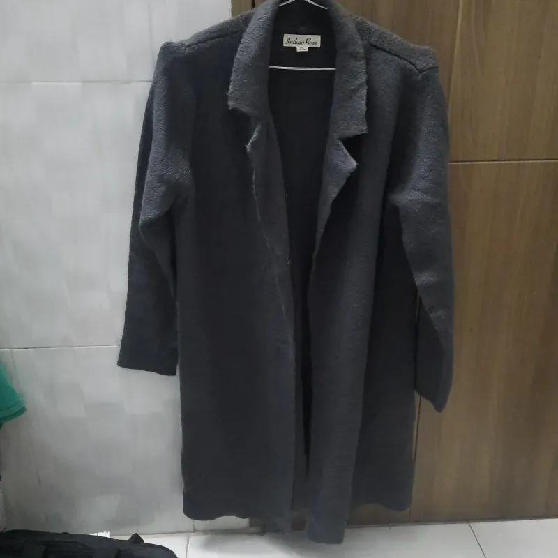 Áo khoác len dài đến gối size L. Màu xsm đen 754990