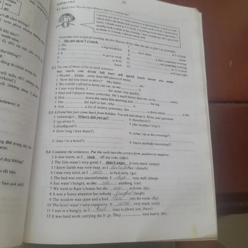 Raymond Murphy - ENGLISH GRAMMAR IN USE 931036