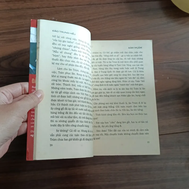 Bão ngầm (có đề tặng của tác giả) 759480