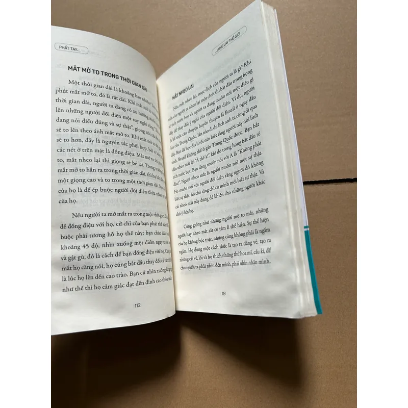 Phất tay lung lay thế giới (ướt góc dưới) 704109