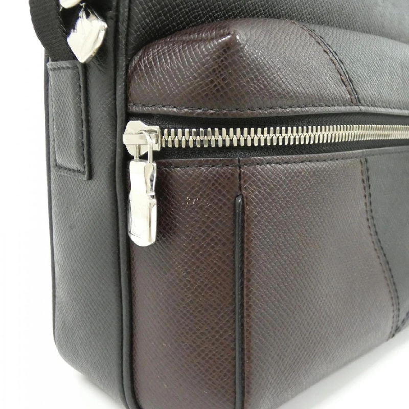 Túi đeo chéo ngoài trời Louis Vuitton Taiga (Mẫu V) PM M30703 - Hàng hiệu Chính hãng 803248