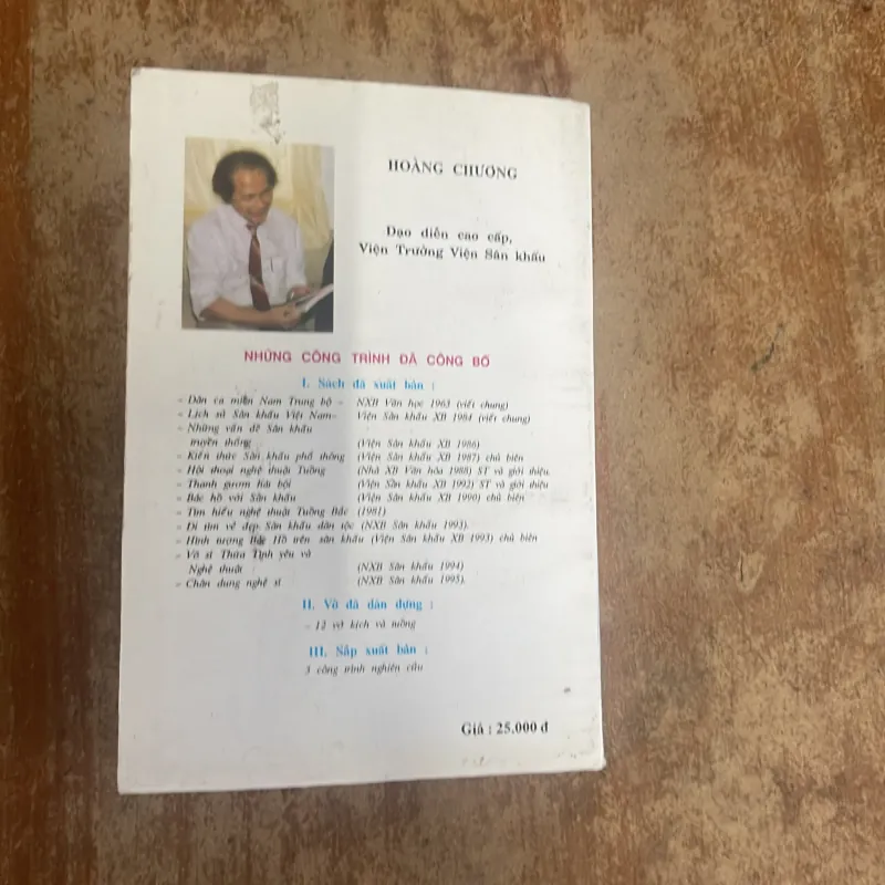 CHÂN DUNG NGHỆ SĨ - HOÀNG CHƯƠNG 1003287