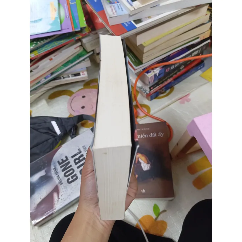 Nhảy Nhảy Nhảy là một tiểu thuyết nổi tiếng của nhà văn Nhật Bản Haruki Murakami 960694
