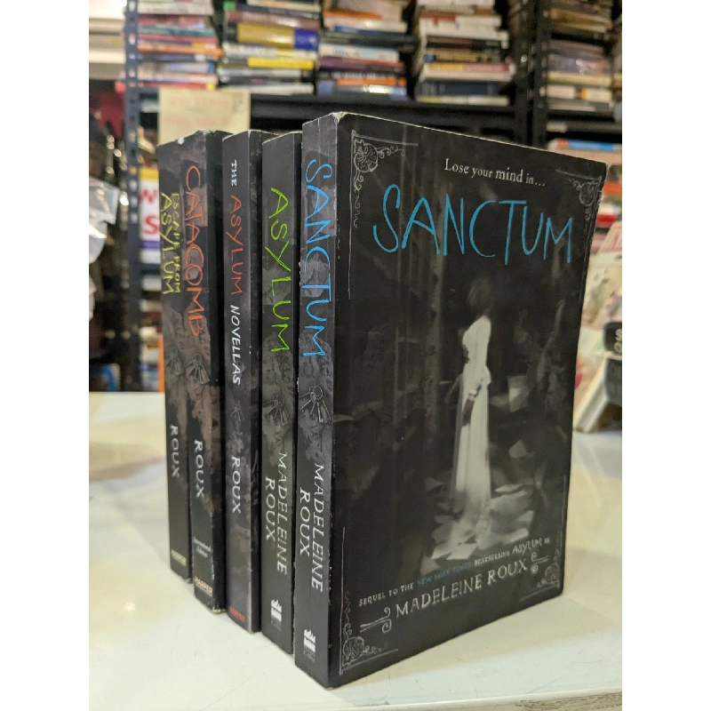 Madeleine Roux 's series 974404