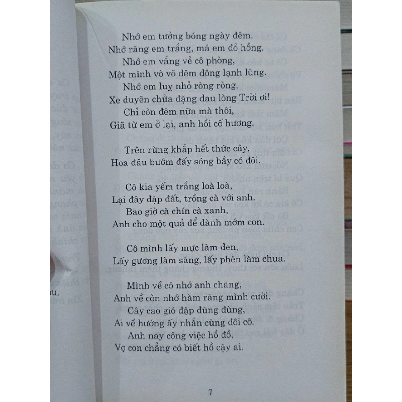 Ca dao Việt Nam về tình yêu đôi lứa - Lan Hương (tuyển chọn) 732076