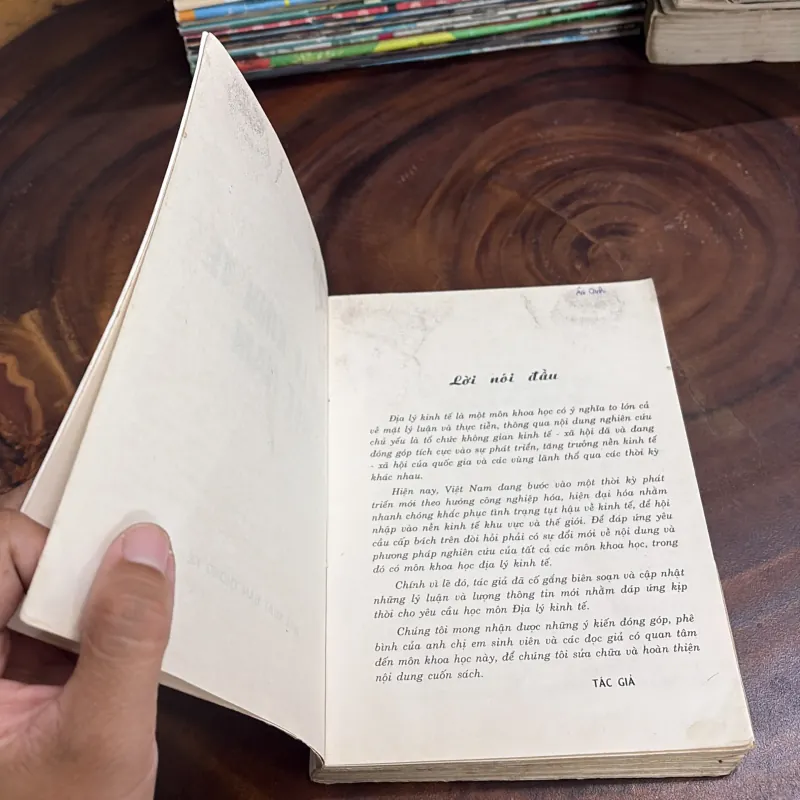 [Có Ẩm Mốc] - II Lịch Sử, Kinh Tế: Địa Lý Kinh Tế Việt Nam - PTS. Trần Văn Thông - 1998 997548