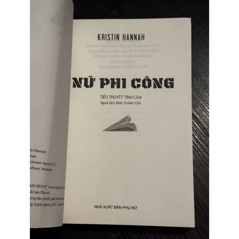 Nữ phi công 1001500