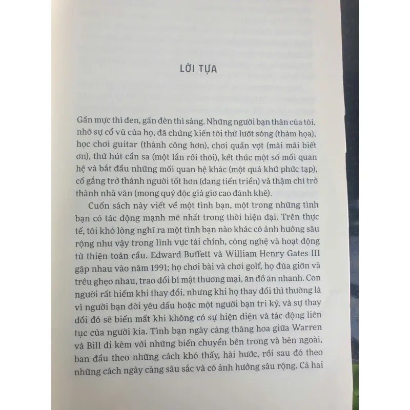 Warren and Bill - Gates, Buffett và tình bạn đã thay đổi thế giới 958255