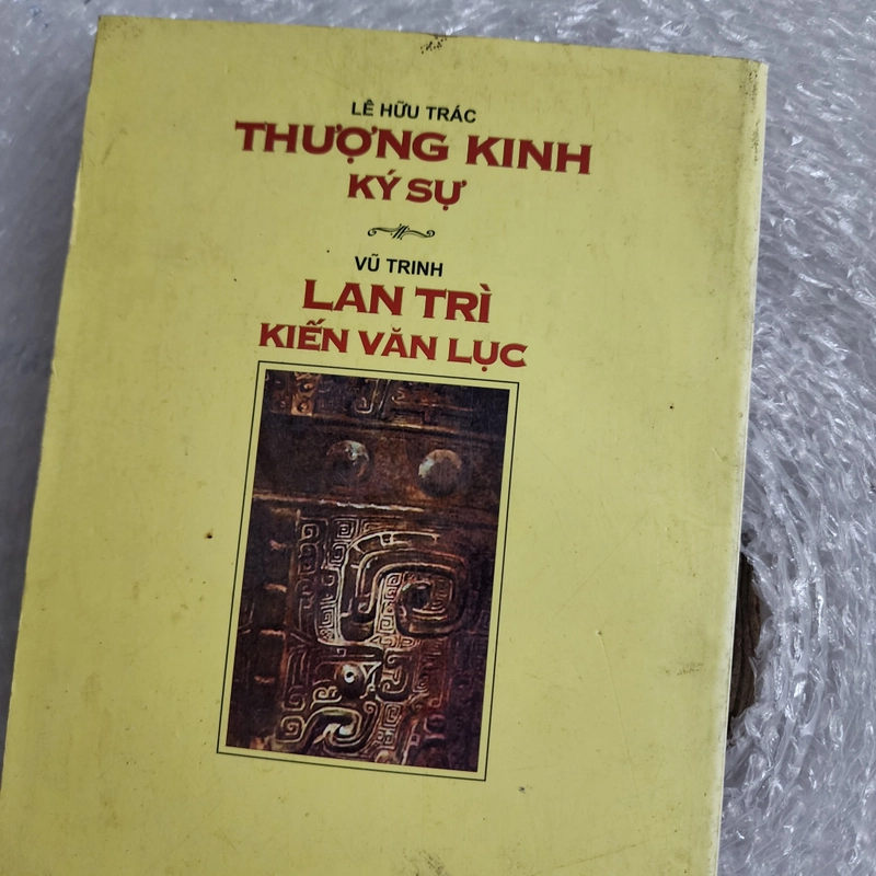 Thượng kinh ký sự. Lan Trì kiến văn lục 446833