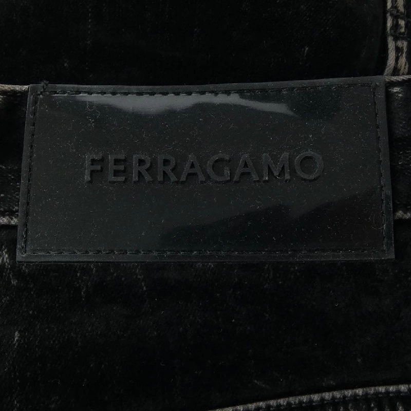 Quần FERRAGAMO 651265