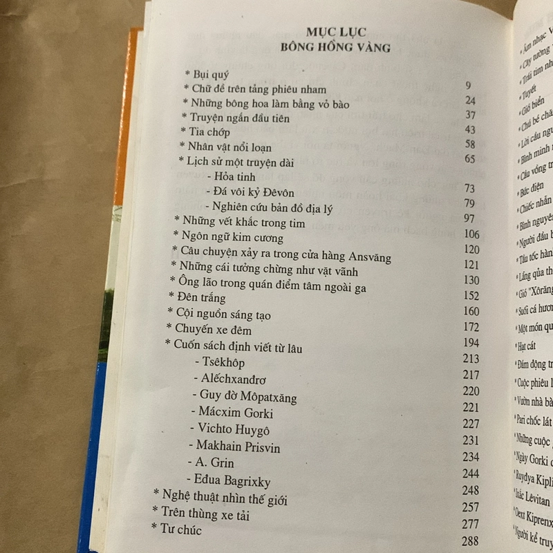 Bông hồng vàng và bình minh mưa, sách bìa cứng, Kim Ân  ( Vũ Thư Hiên) dịch 357183