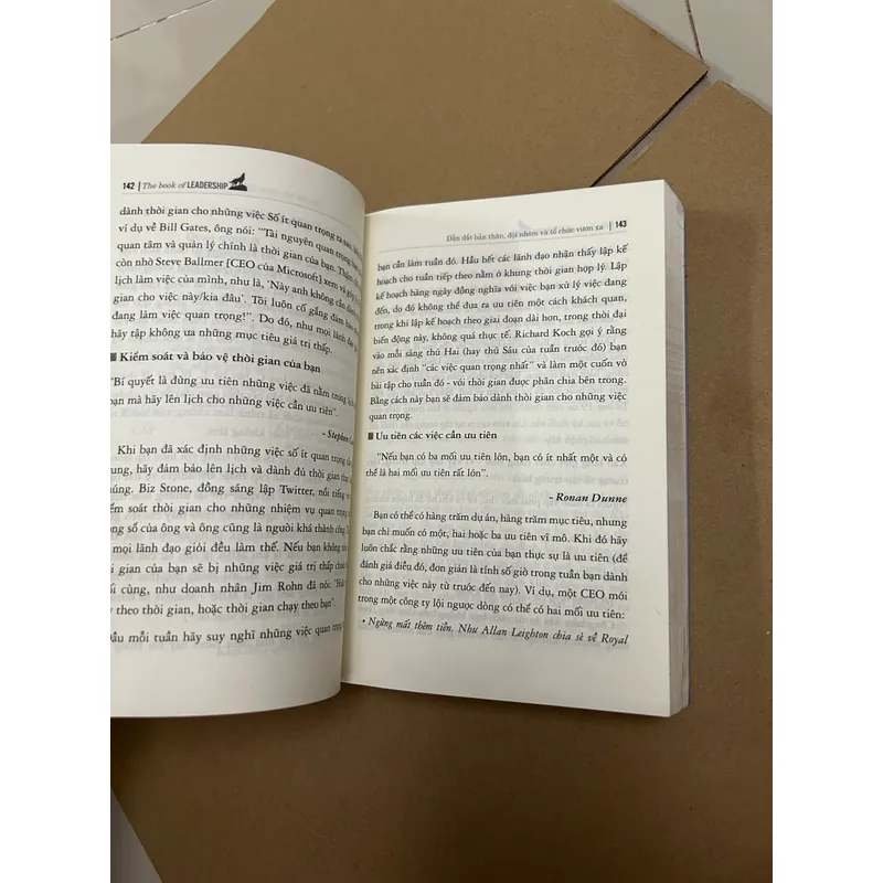Leadership dẫn dắt bản thân đội nhóm và tổ chức vươn xa (sách dính nước) 569141