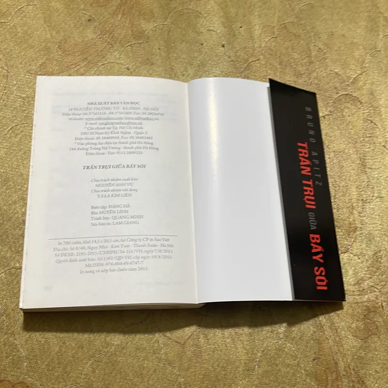 TRẦN TRỤI GIỮA BẦY SÓI- BRUNO APITZ 713708