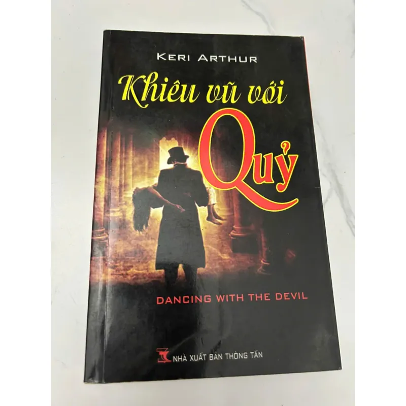 Khiêu vũ với quỷ (Dancing with the Devil) – Keri Arthur 609974