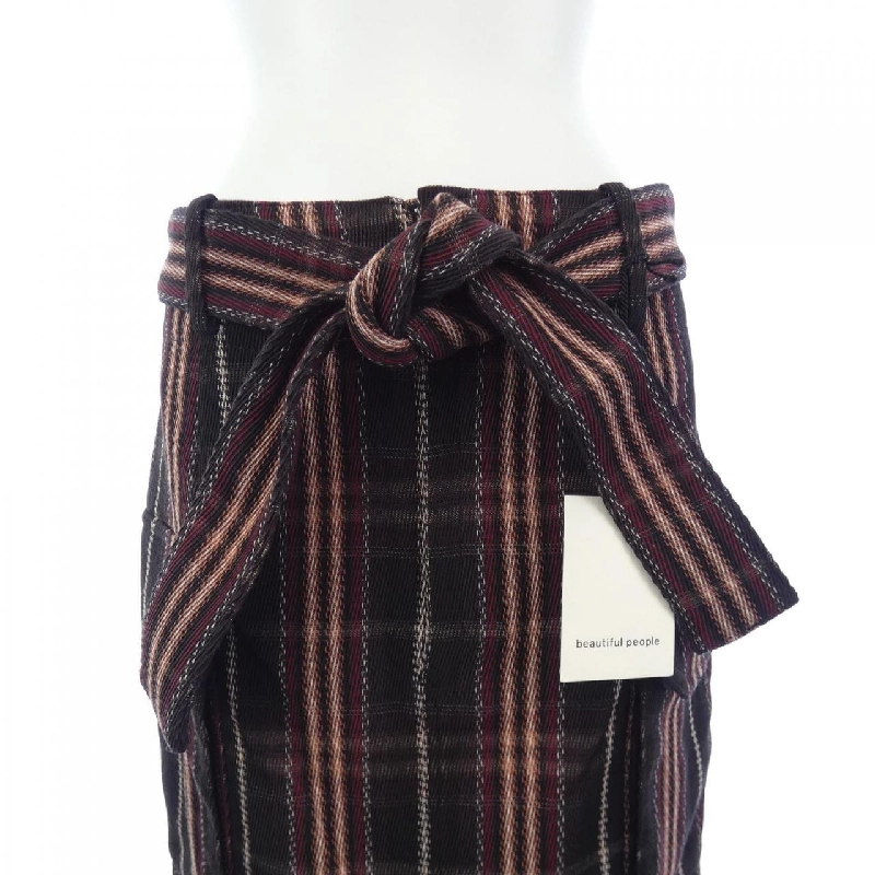 Người đẹp beautiful people chân váy 656351