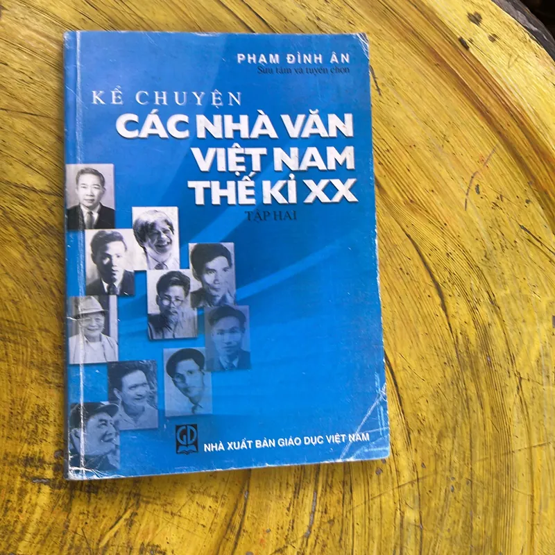 KỂ CHUYỆN CÁC NHÀ VĂN VIỆT NAM THẾ KỈ XX- PHẠM ĐÌNH ÂN 2 tập 735513