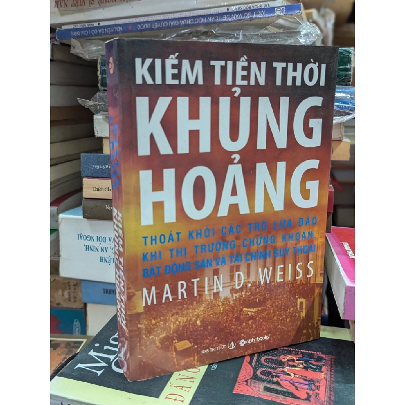 Kiếm tiền thời khủng hoảng - Martin D.Weiss 124290